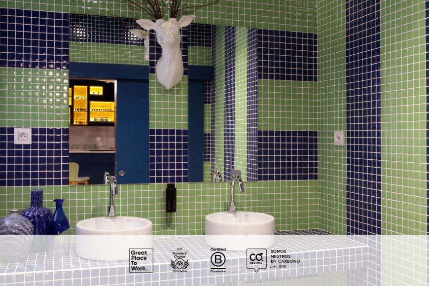 Baño verde-azul