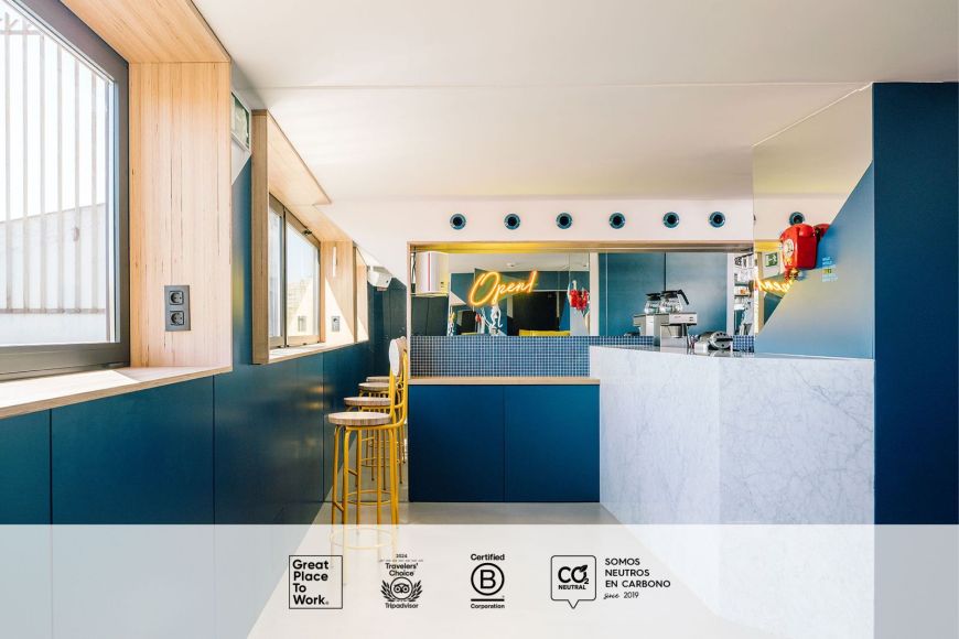 Rooftop cafeteria
